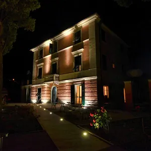 villa-accini.hotelitalianriviera.com/